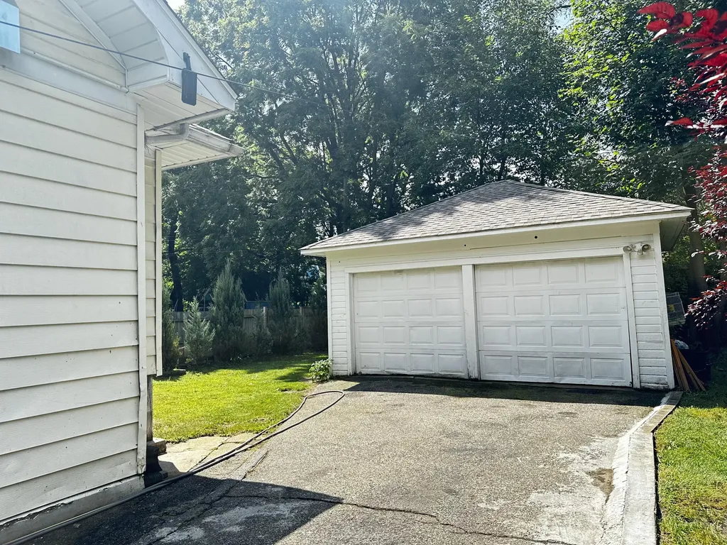 912 Reed Avenue Kalamazoo City MI 49001