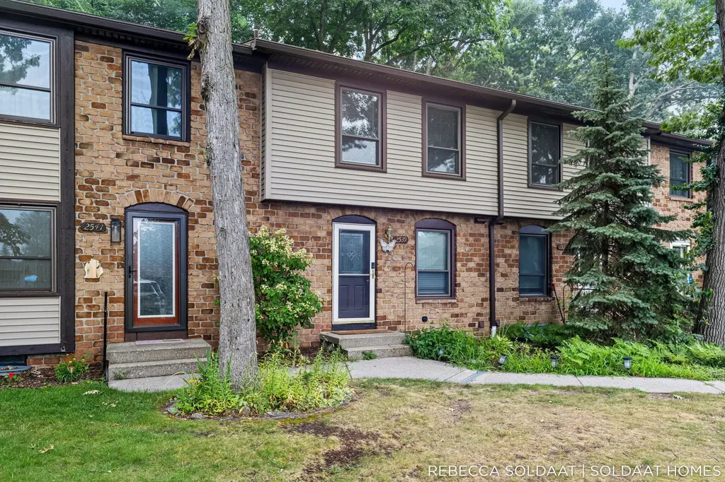 2539 Chatham Woods Drive SE Cascade Charter Township MI 49546
