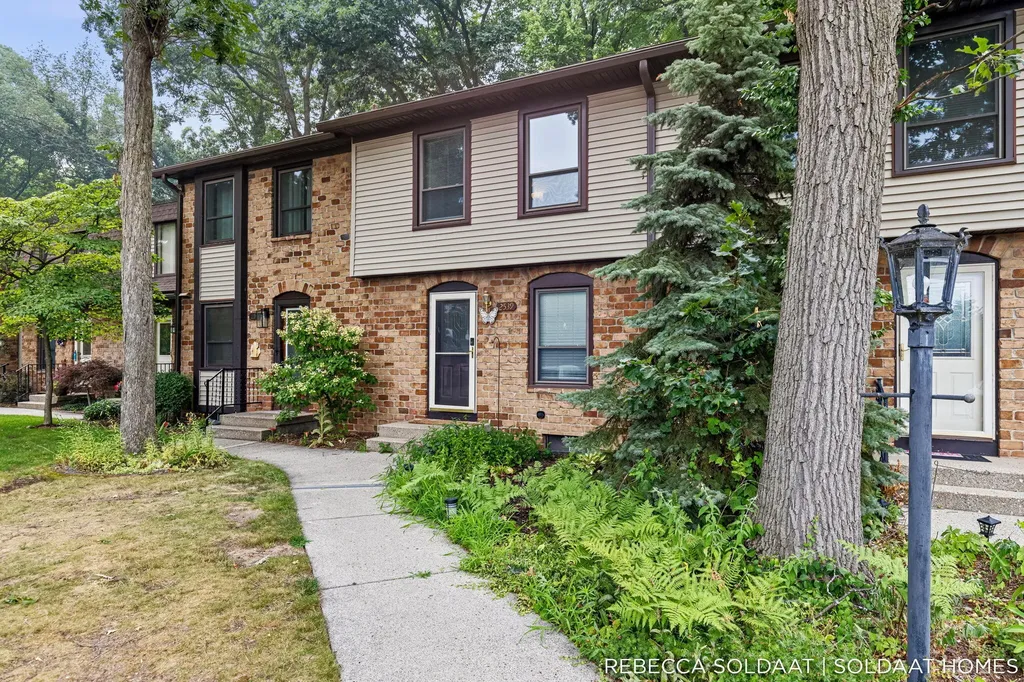 2539 Chatham Woods Drive SE Cascade Charter Township MI 49546