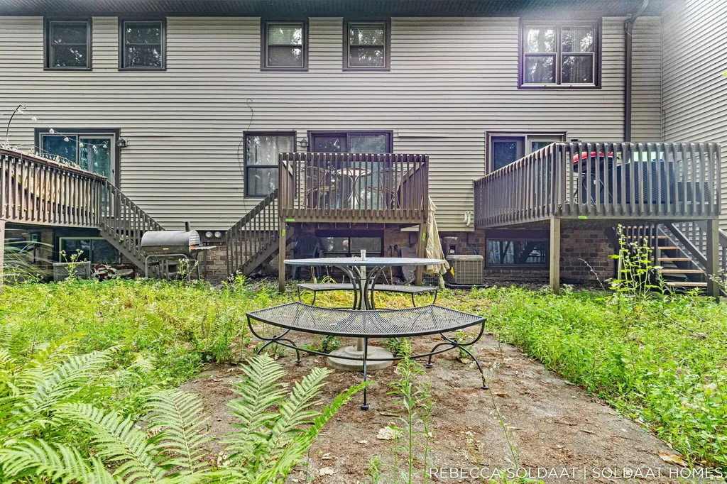 2539 Chatham Woods Drive SE Cascade Charter Township MI 49546
