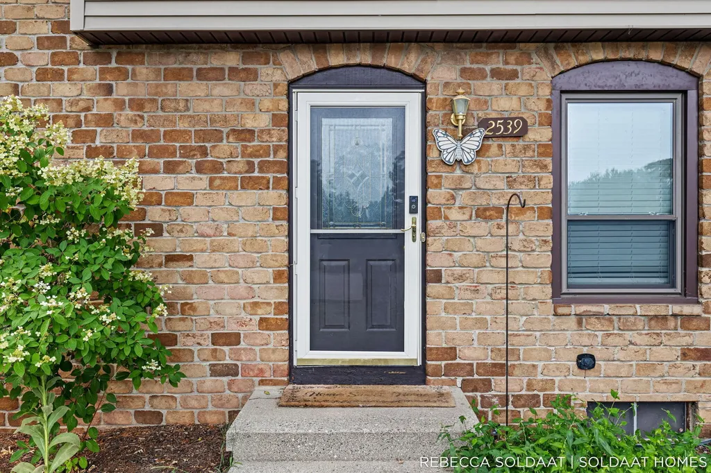 2539 Chatham Woods Drive SE Cascade Charter Township MI 49546