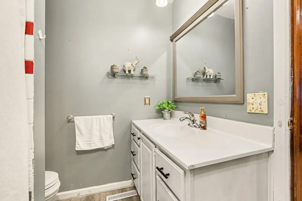 42 E Waterloo Street NW Unknown City MI 49318