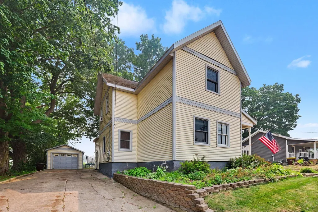 42 E Waterloo Street NW Unknown City MI 49318