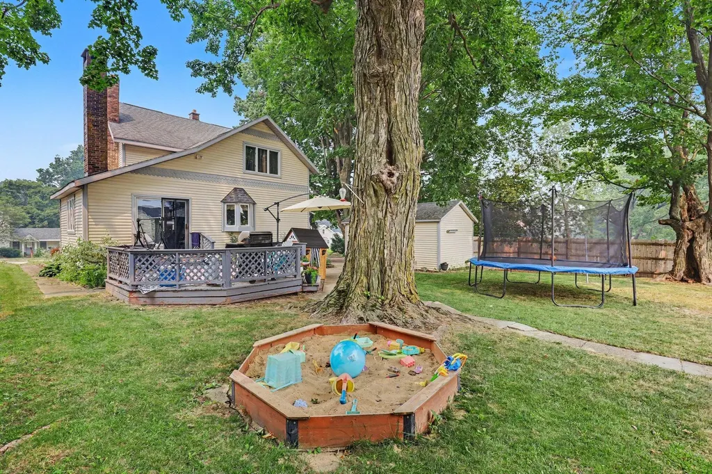 42 E Waterloo Street NW Unknown City MI 49318