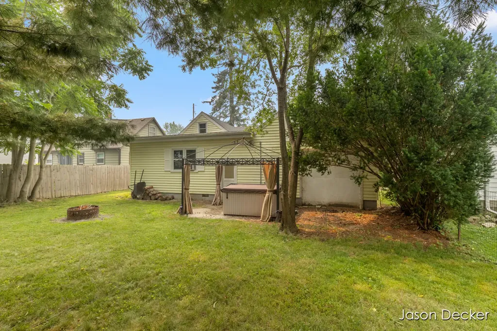1524 Downey Street Lansing City MI 48906