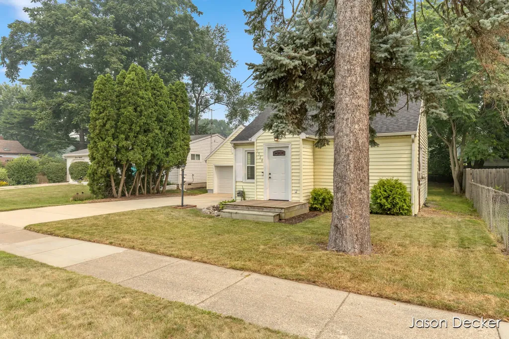1524 Downey Street Lansing City MI 48906