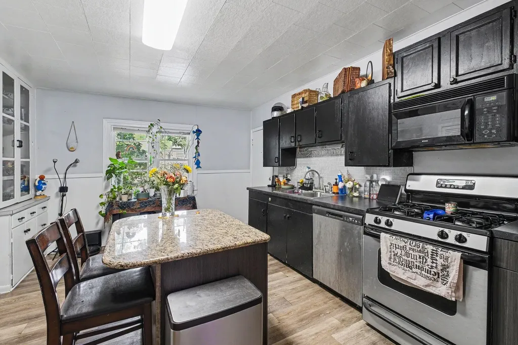 717-719 5th Street NW Grand Rapids City MI 49504