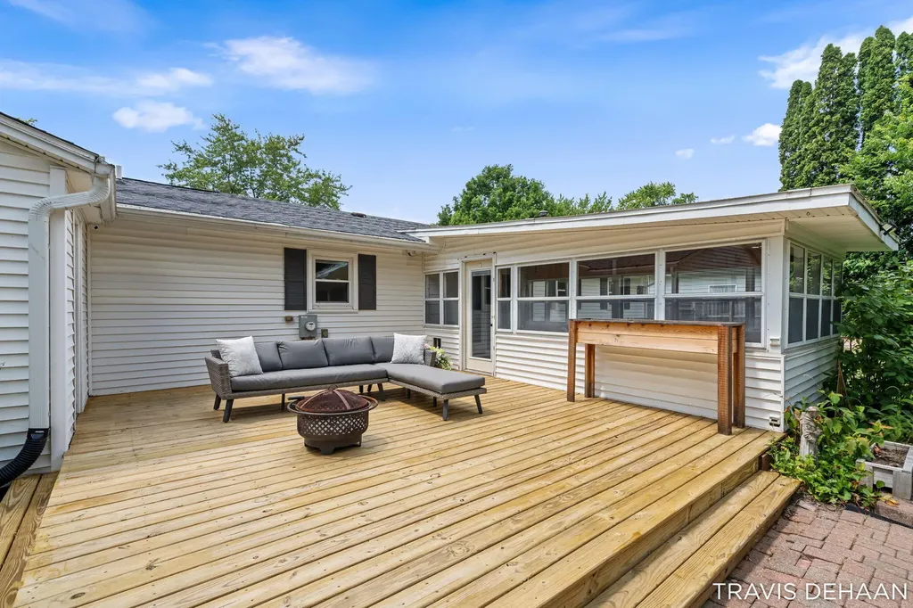 6898 Maynard Road Portland Township MI 48875