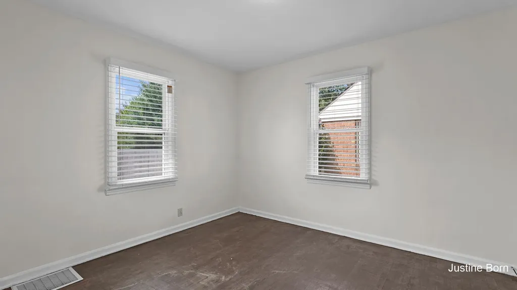 546 Ferris Street NW Walker City MI 49544