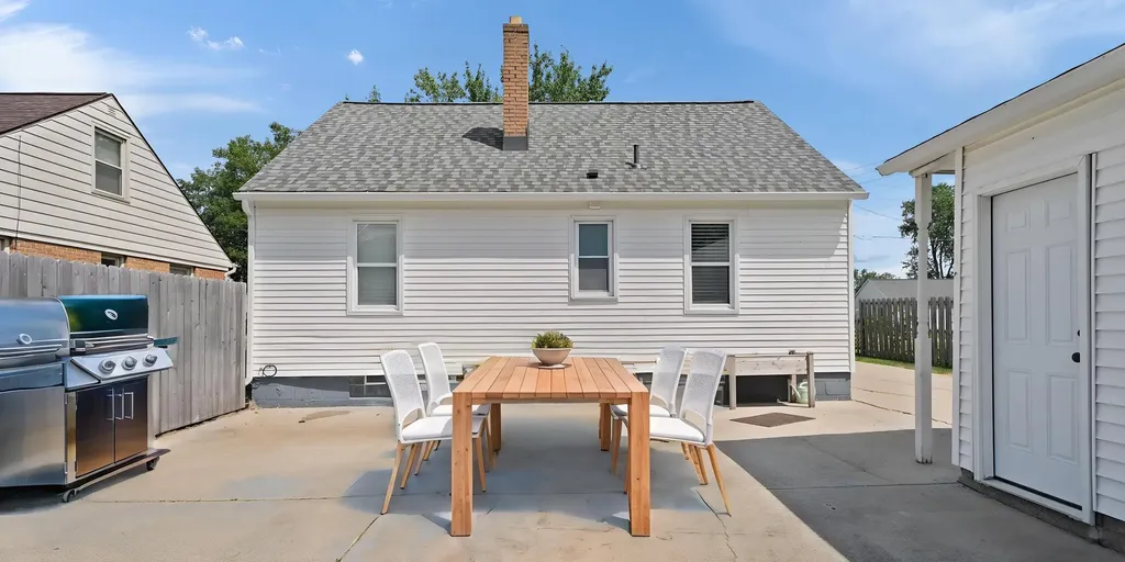 546 Ferris Street NW Walker City MI 49544