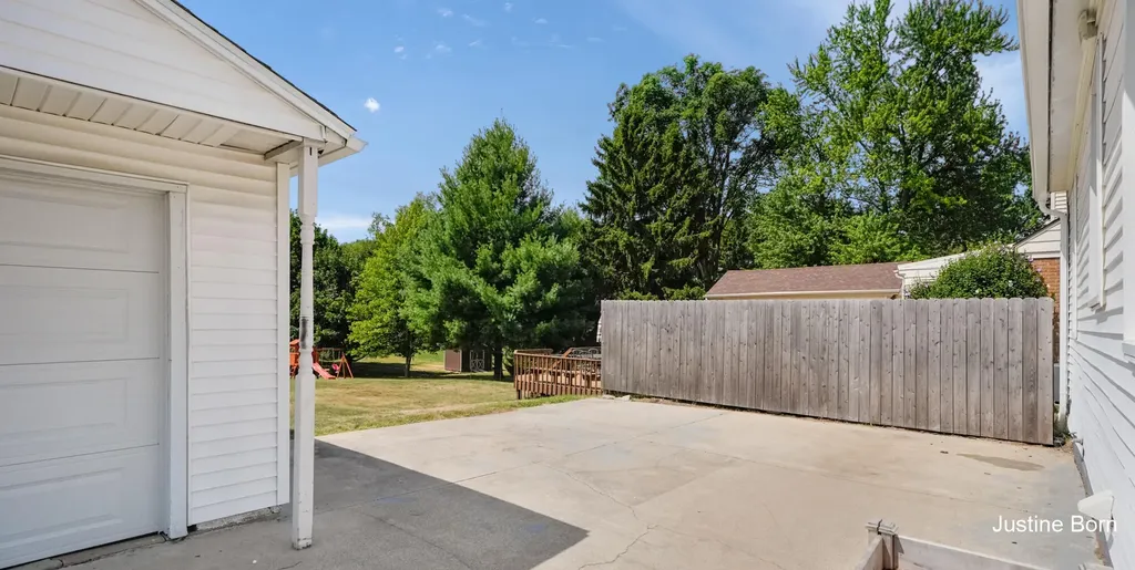 546 Ferris Street NW Walker City MI 49544