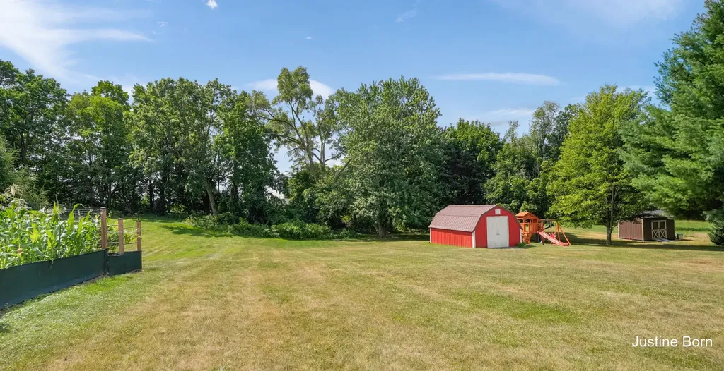 546 Ferris Street NW Walker City MI 49544