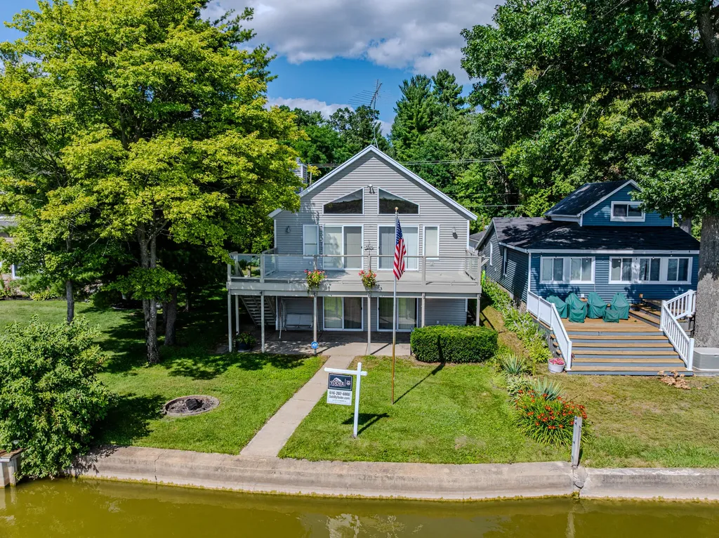 966 E 88th Brooks Township MI 49337