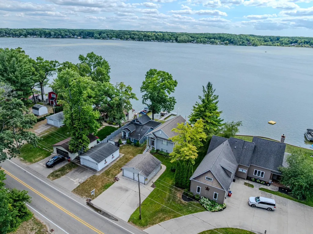 966 E 88th Brooks Township MI 49337