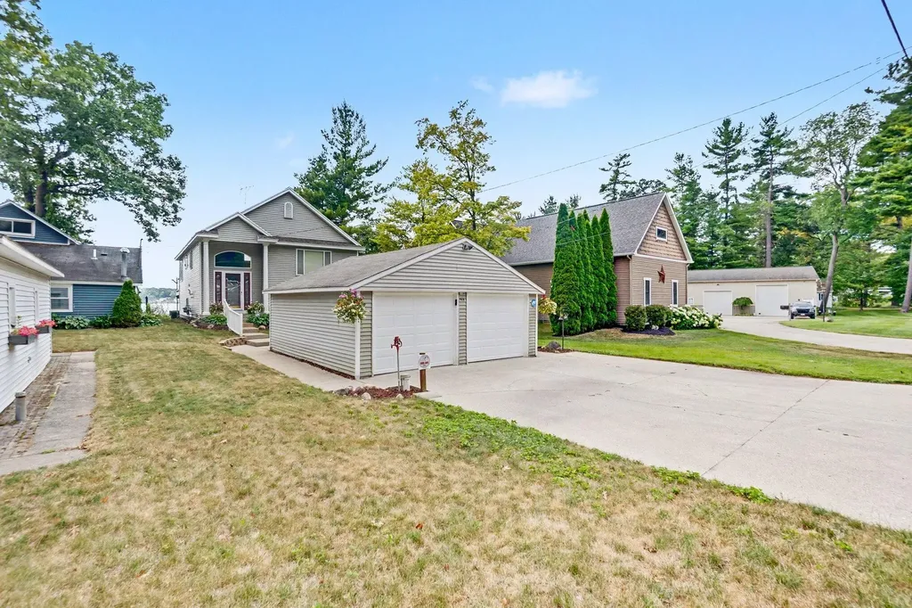 966 E 88th Brooks Township MI 49337