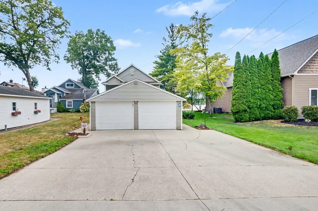 966 E 88th Brooks Township MI 49337