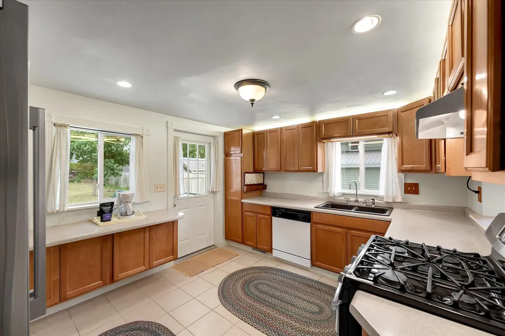 716 Pleasant Street Belding City MI 48809