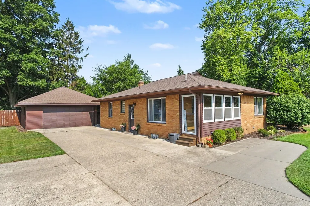 7645 Hazel Drive Georgetown Charter Township MI 49428