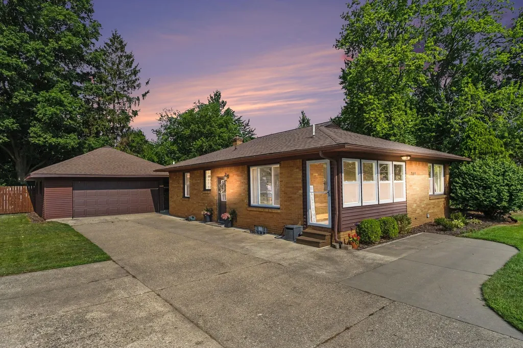 7645 Hazel Drive Georgetown Charter Township MI 49428