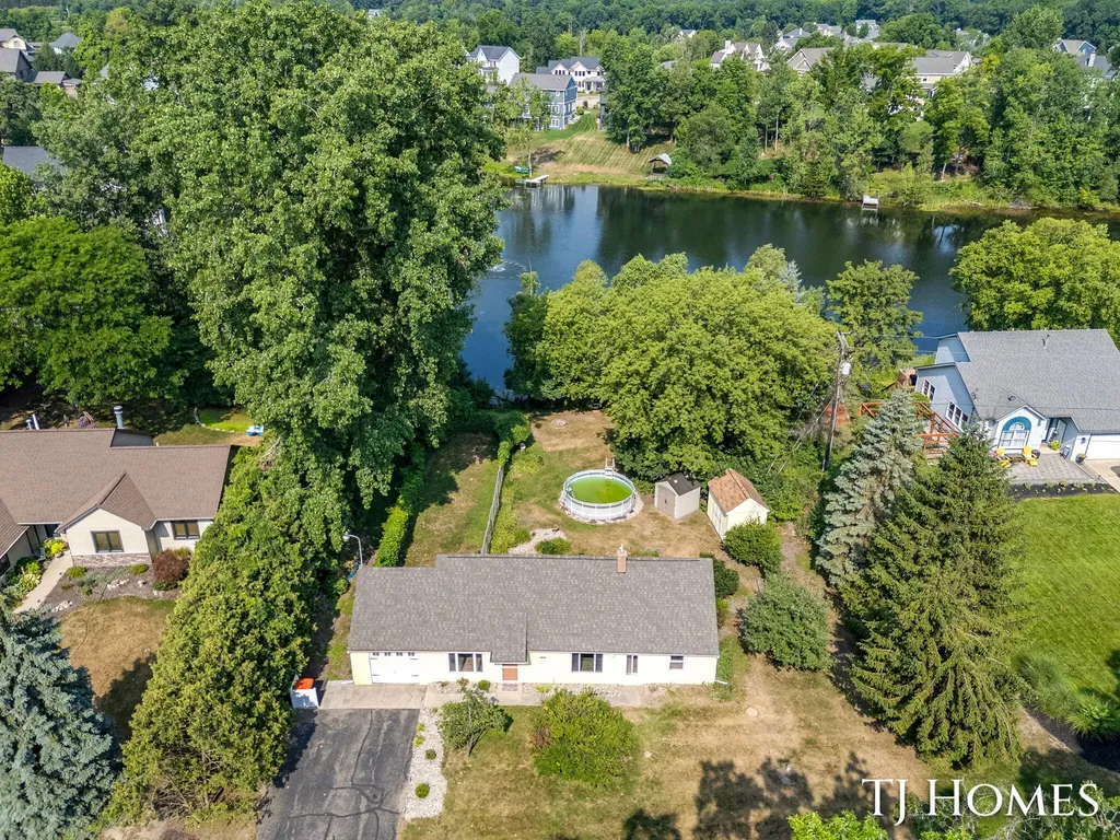2215 Maguire Avenue NE Grand Rapids Charter Township MI 49525