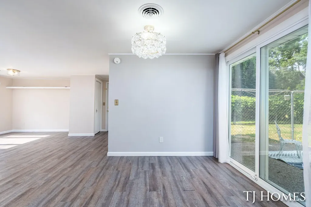2215 Maguire Avenue NE Grand Rapids Charter Township MI 49525