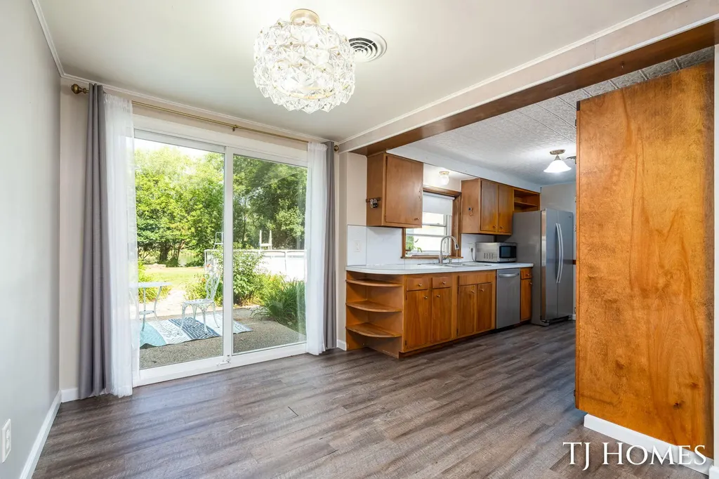 2215 Maguire Avenue NE Grand Rapids Charter Township MI 49525