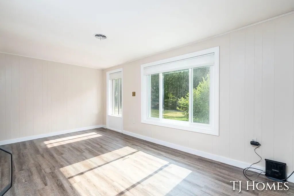 2215 Maguire Avenue NE Grand Rapids Charter Township MI 49525