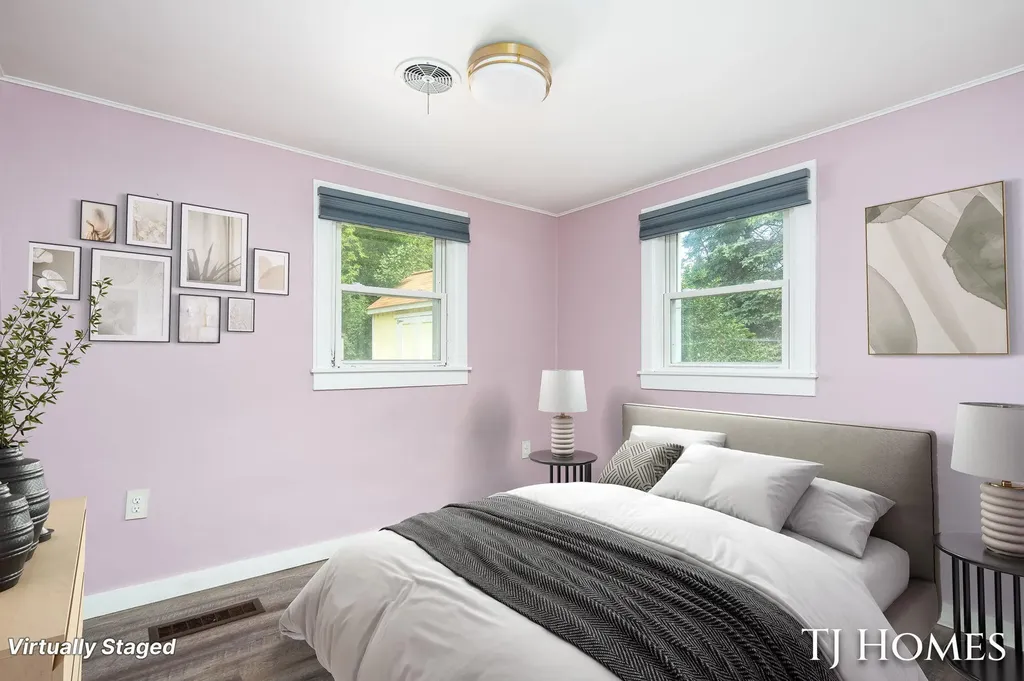 2215 Maguire Avenue NE Grand Rapids Charter Township MI 49525