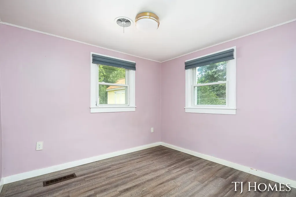 2215 Maguire Avenue NE Grand Rapids Charter Township MI 49525