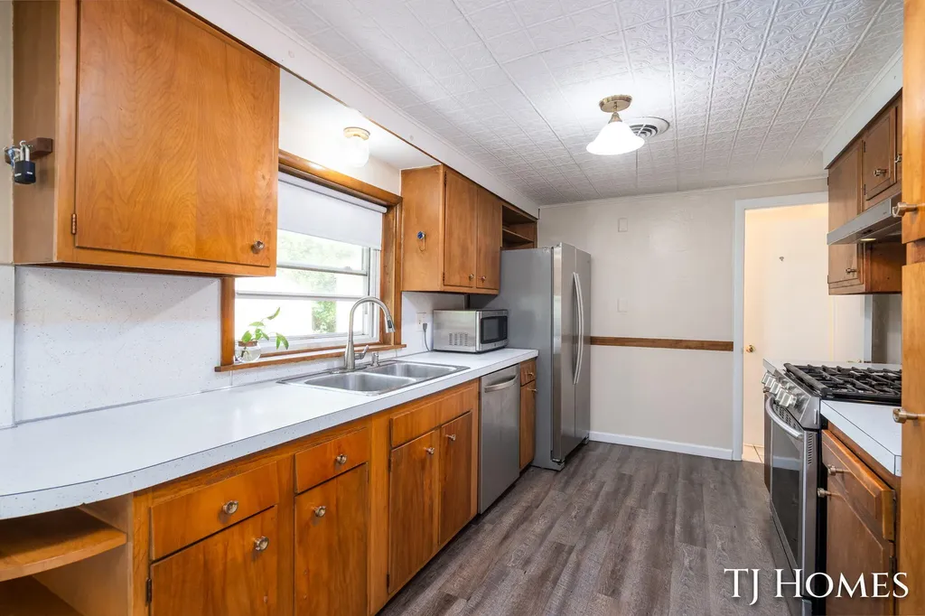 2215 Maguire Avenue NE Grand Rapids Charter Township MI 49525