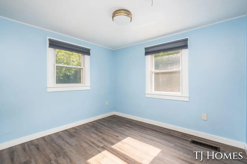 2215 Maguire Avenue NE Grand Rapids Charter Township MI 49525