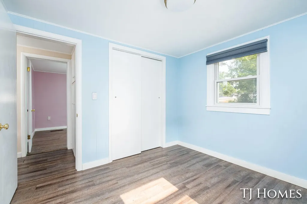 2215 Maguire Avenue NE Grand Rapids Charter Township MI 49525