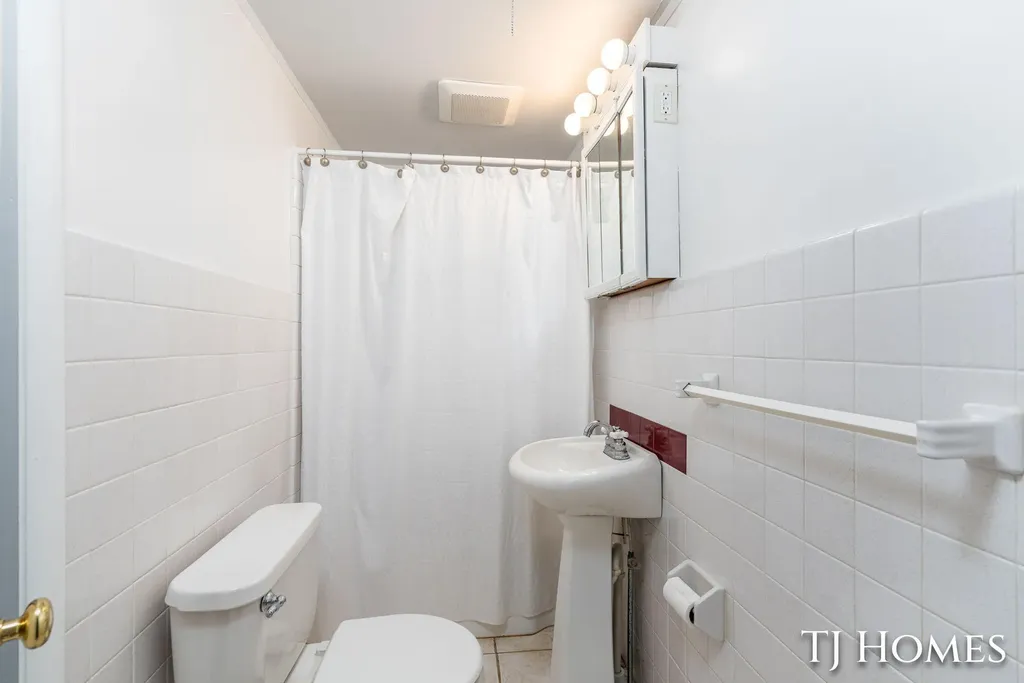 2215 Maguire Avenue NE Grand Rapids Charter Township MI 49525