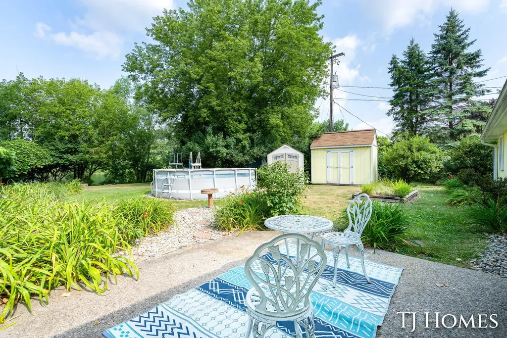 2215 Maguire Avenue NE Grand Rapids Charter Township MI 49525