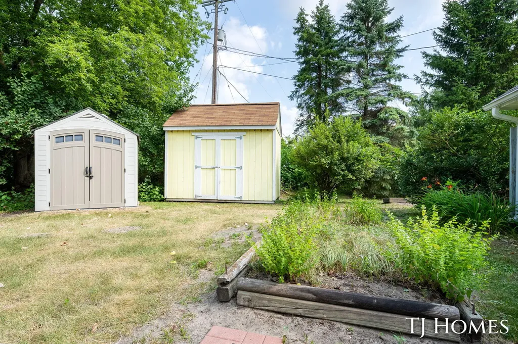 2215 Maguire Avenue NE Grand Rapids Charter Township MI 49525