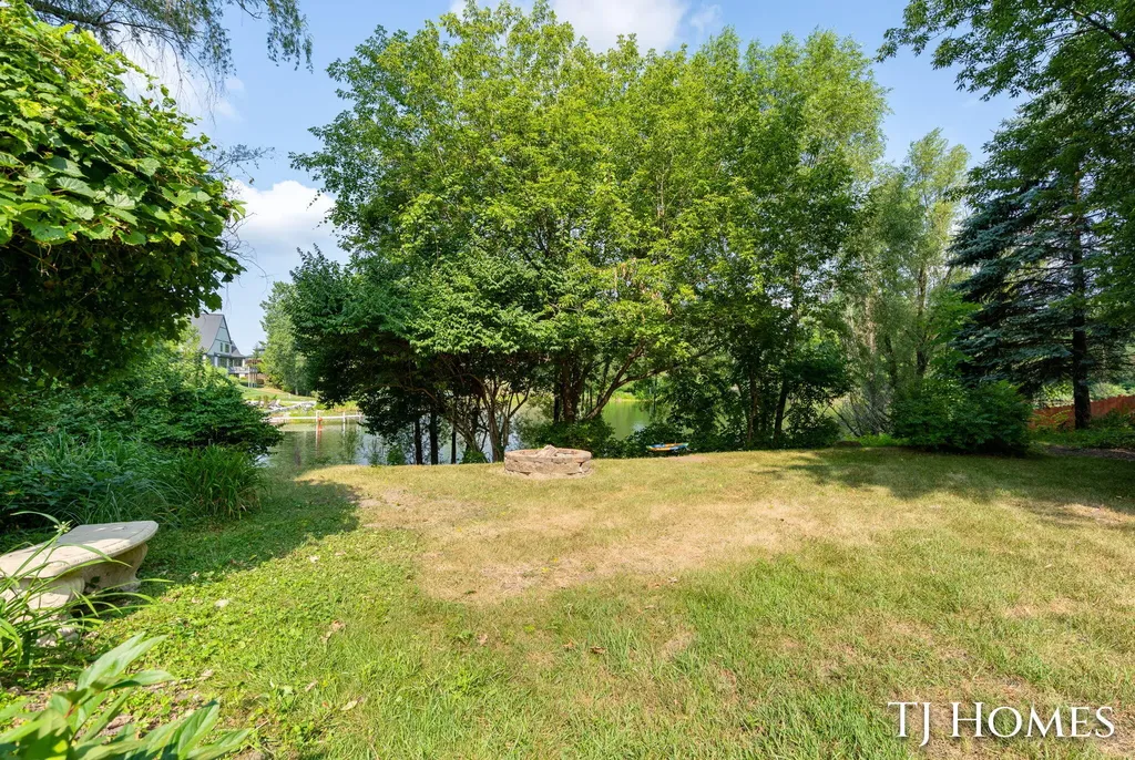 2215 Maguire Avenue NE Grand Rapids Charter Township MI 49525