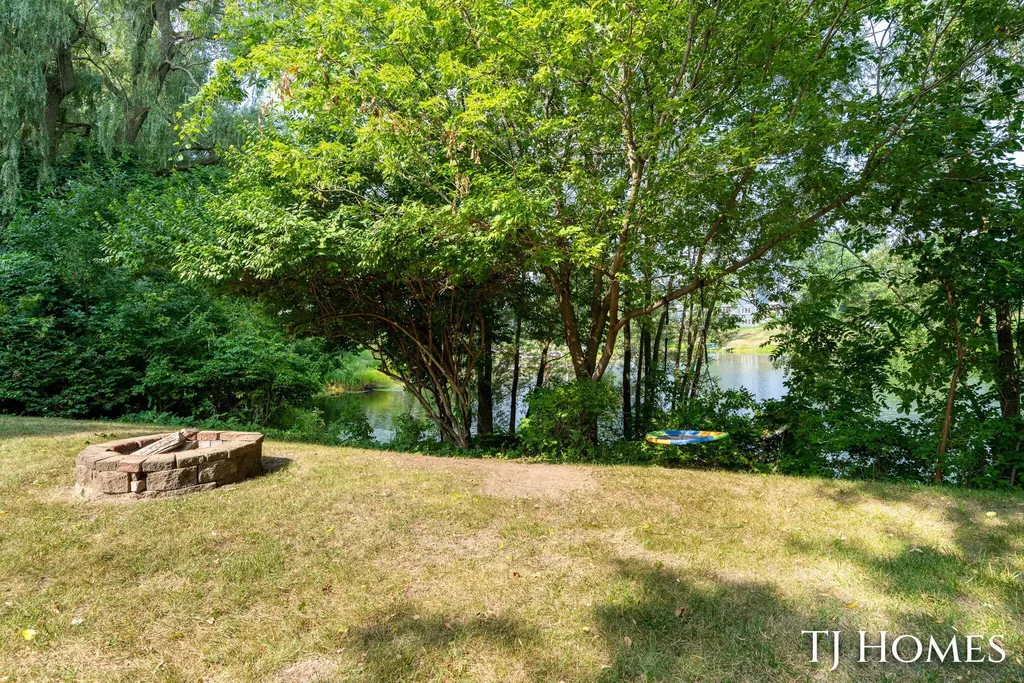 2215 Maguire Avenue NE Grand Rapids Charter Township MI 49525