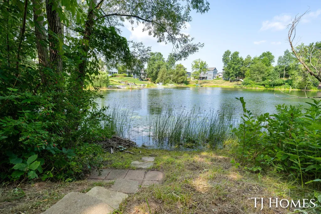 2215 Maguire Avenue NE Grand Rapids Charter Township MI 49525
