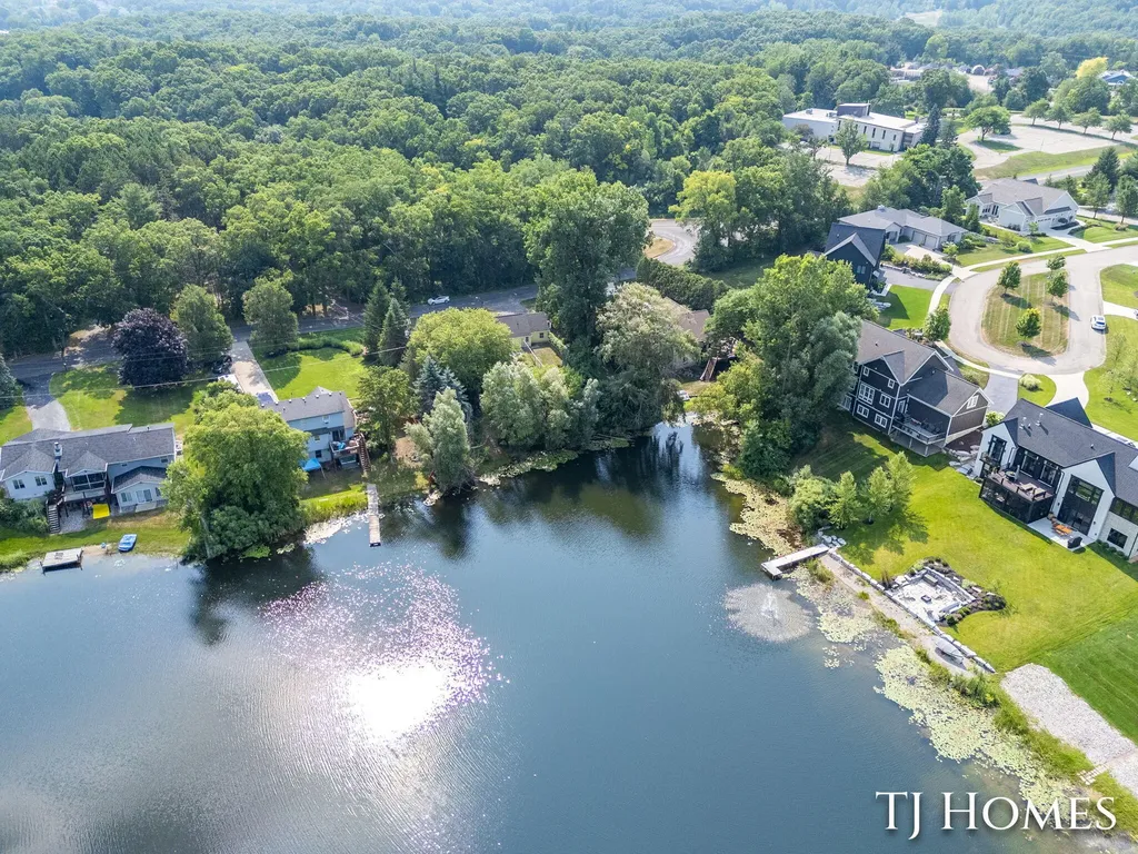 2215 Maguire Avenue NE Grand Rapids Charter Township MI 49525