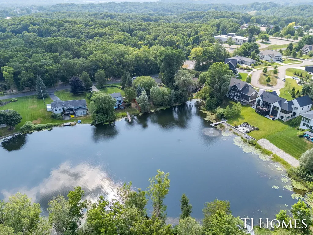 2215 Maguire Avenue NE Grand Rapids Charter Township MI 49525
