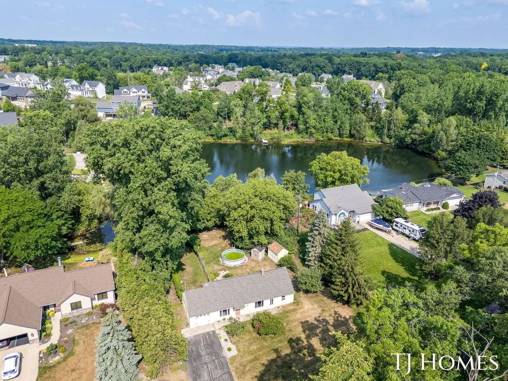 2215 Maguire Avenue NE Grand Rapids Charter Township MI 49525