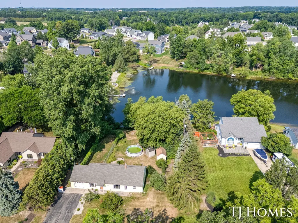 2215 Maguire Avenue NE Grand Rapids Charter Township MI 49525