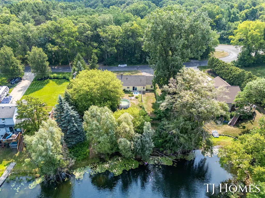 2215 Maguire Avenue NE Grand Rapids Charter Township MI 49525