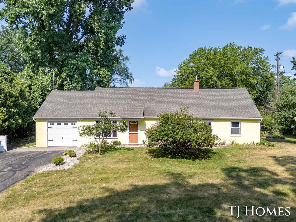 2215 Maguire Avenue NE Grand Rapids Charter Township MI 49525