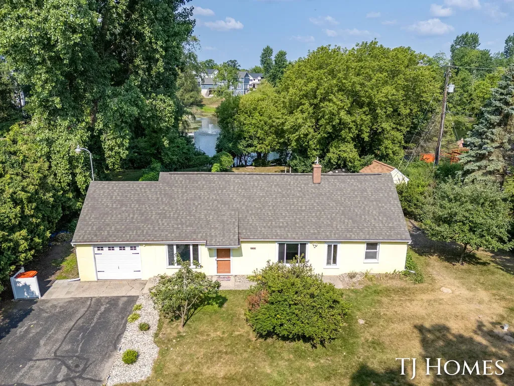 2215 Maguire Avenue NE Grand Rapids Charter Township MI 49525