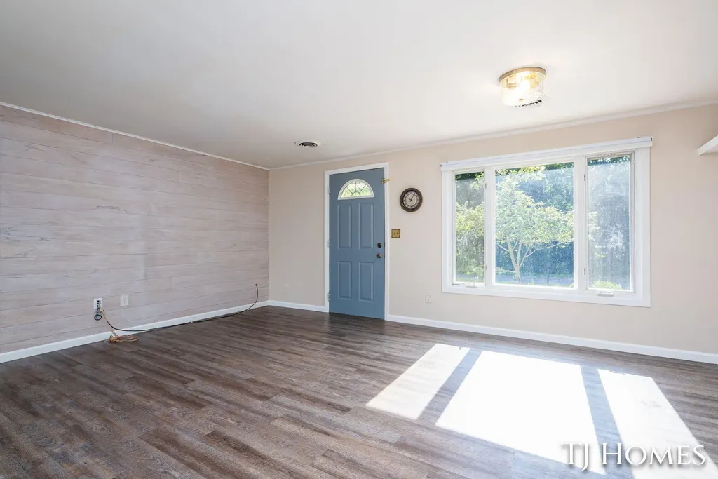 2215 Maguire Avenue NE Grand Rapids Charter Township MI 49525