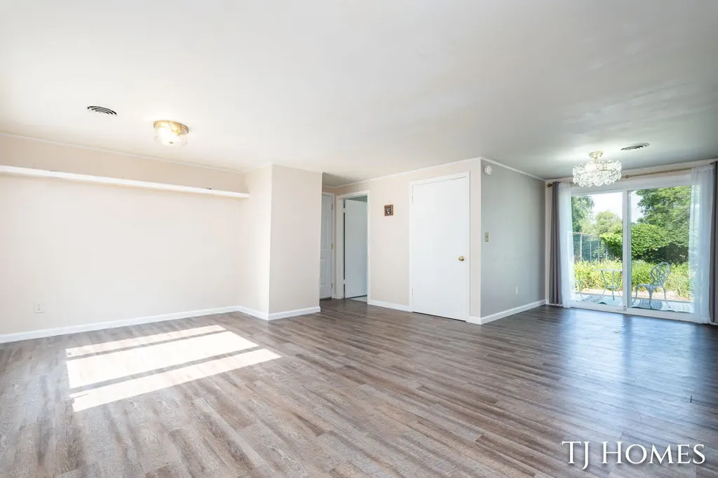 2215 Maguire Avenue NE Grand Rapids Charter Township MI 49525