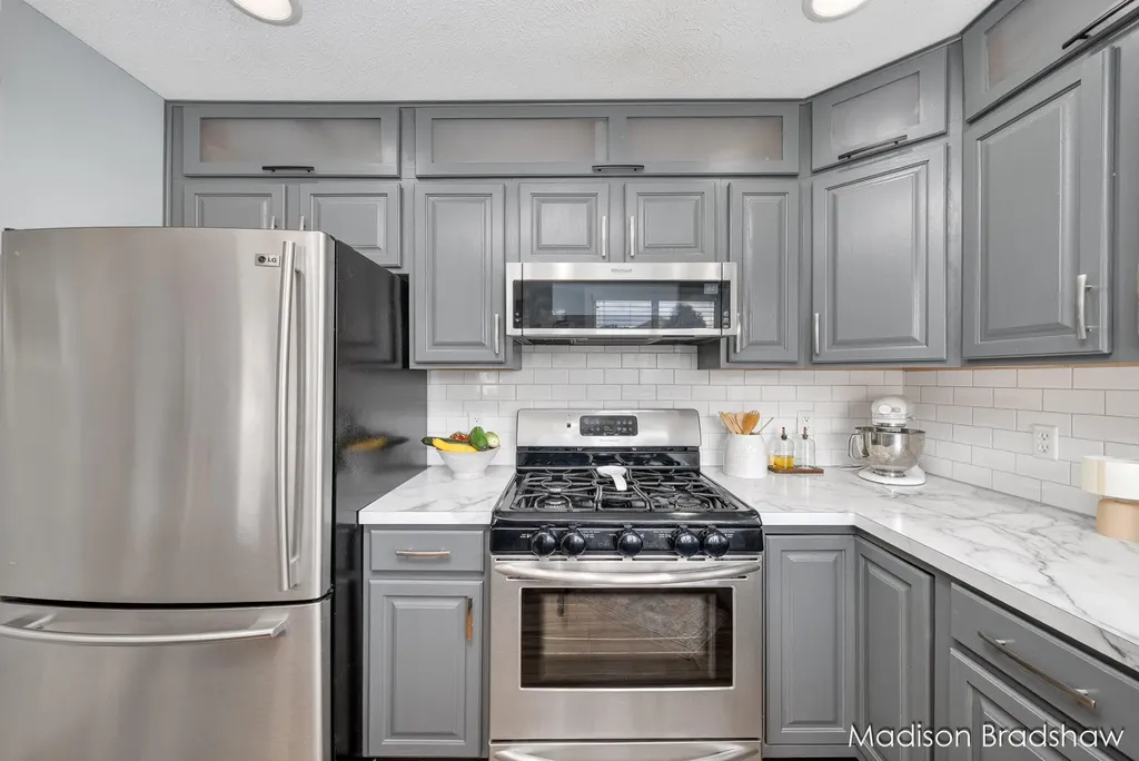 5866 E Grove Drive SE Kentwood City MI 49512