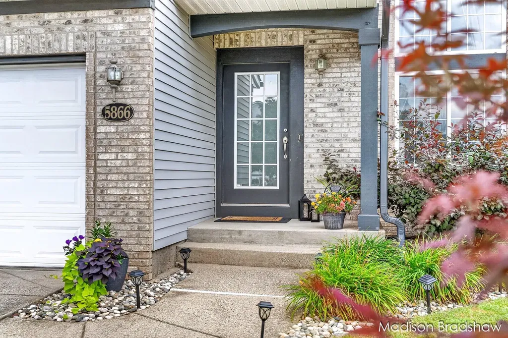 5866 E Grove Drive SE Kentwood City MI 49512