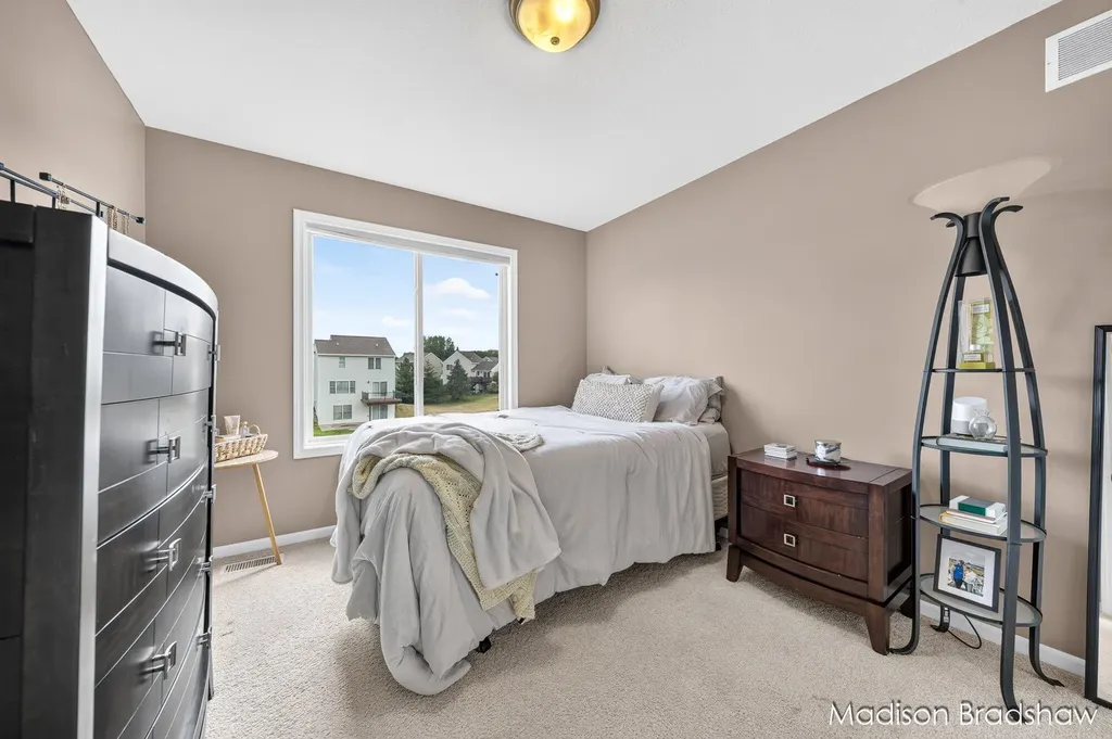 5866 E Grove Drive SE Kentwood City MI 49512
